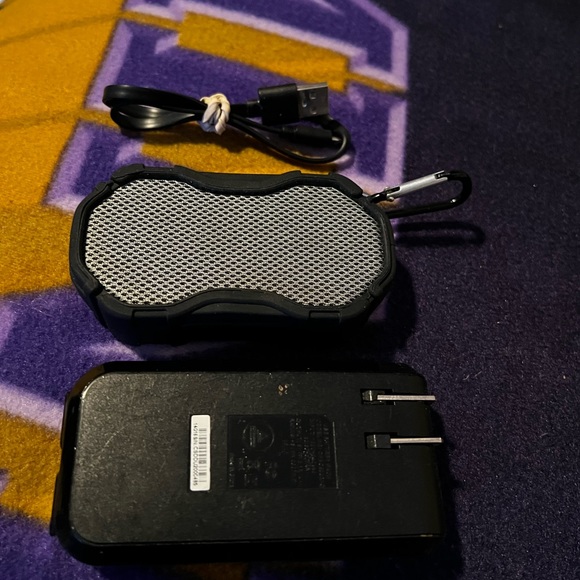 🔥Altec Lansing mini blue tooth speaker,cord and Cyber Power charge pack 2.1A🔥 - Picture 2 of 5